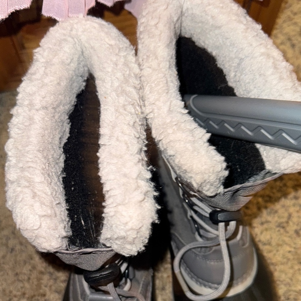 Sorel Gray and Black Boots with White Lining - Picture 3 of 8